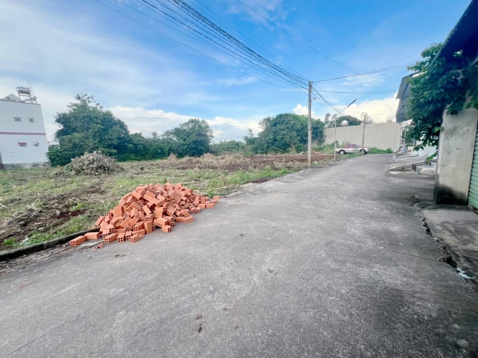 Đất nền 430 Hồ Thị Hương 205m² giá 1.7 tỷ - Vị trí trung tâm dễ dàng kết nối!