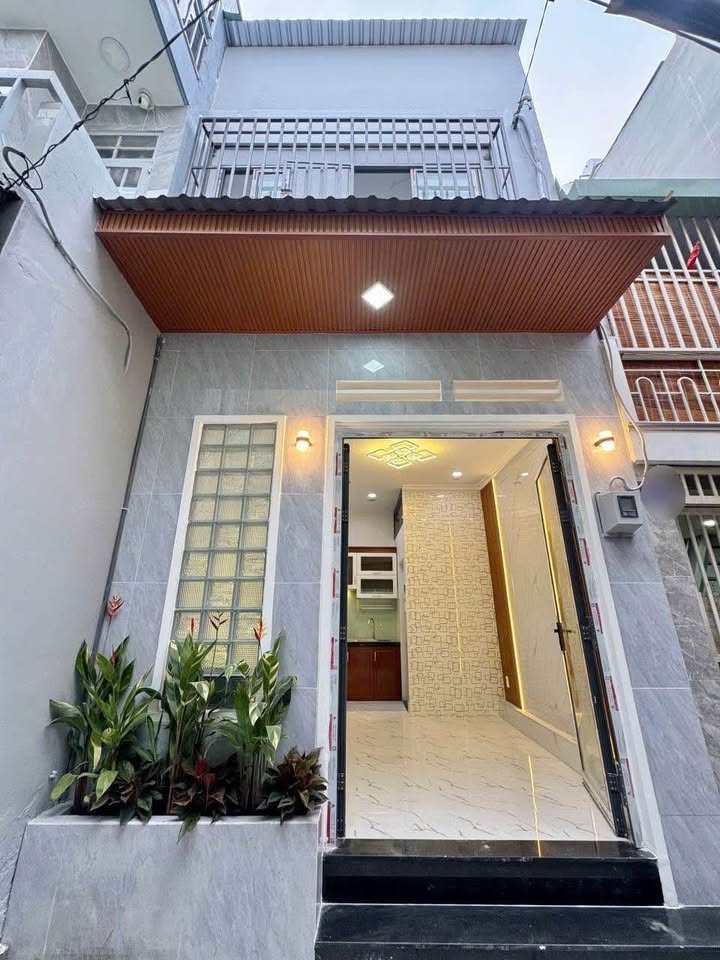 Nhà phố đường Đông Hồ, quận 8, diện tích 17.5m², giá 2.48 tỷ - An ninh, gần mặt tiền!