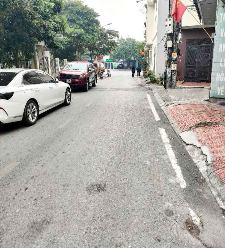 Bất động sản Thạch Bàn 87m² giá 30 tỷ - View hồ triệu đô, kinh doanh đỉnh!