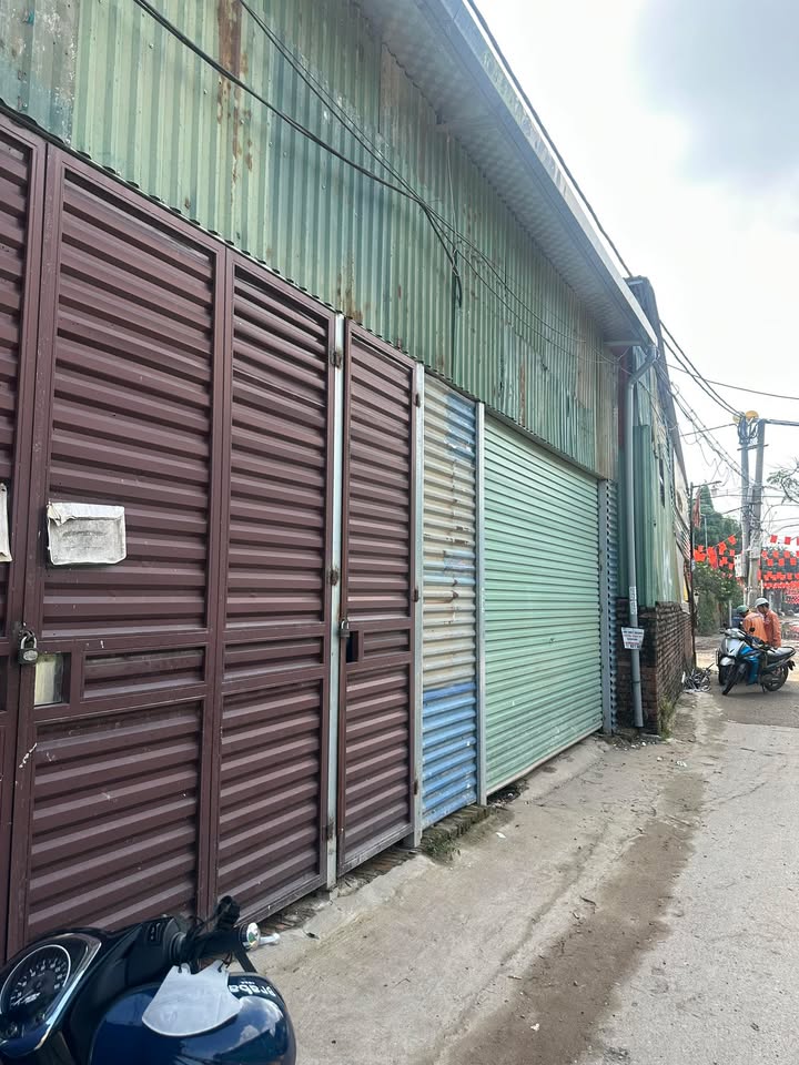 Kho cho thuê mặt đường Âu Cơ, Tây Hồ 200m² giá 15 triệu - Kinh doanh thuận lợi!