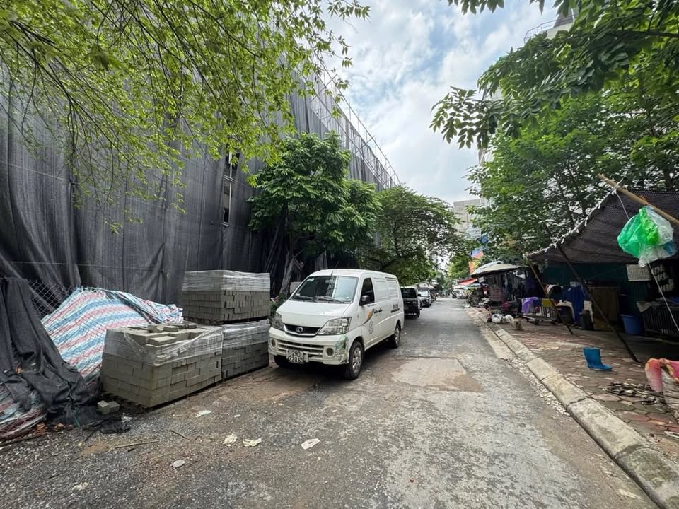 Nhà mặt phố Dốc Tam Đa Tây Hồ 64m² giá 32 tỷ - Kinh doanh sầm uất!