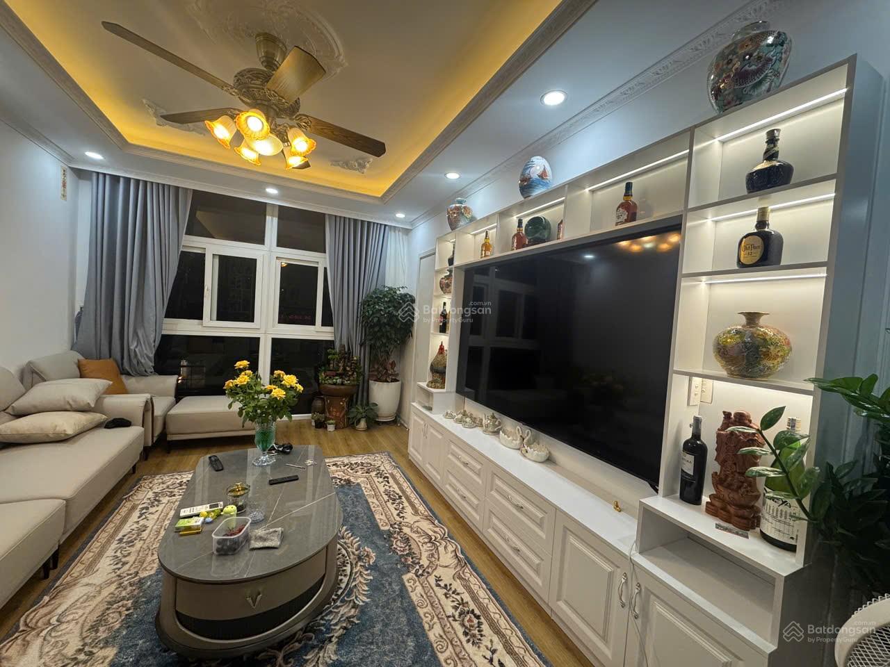 Chung cư TSQ Làng Việt Kiều Châu Âu, Mỗ Lao 73m² giá 5.3 tỷ - View hồ thoáng mát!