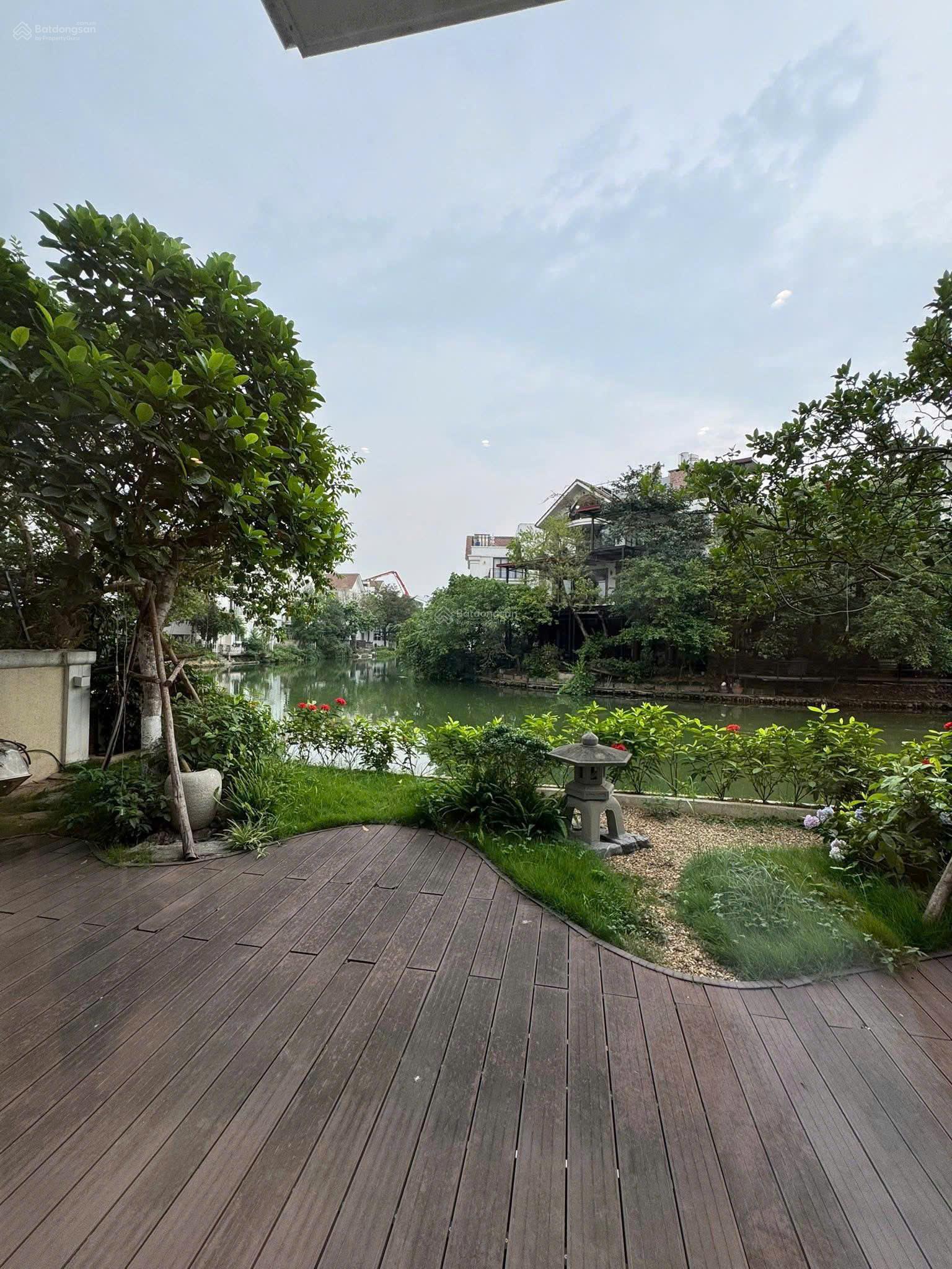 Biệt thự S lập Hoa Sữa 1, Vinhomes Riverside 251m² giá 62 tỷ - Nội thất tỉ mỉ, view sông