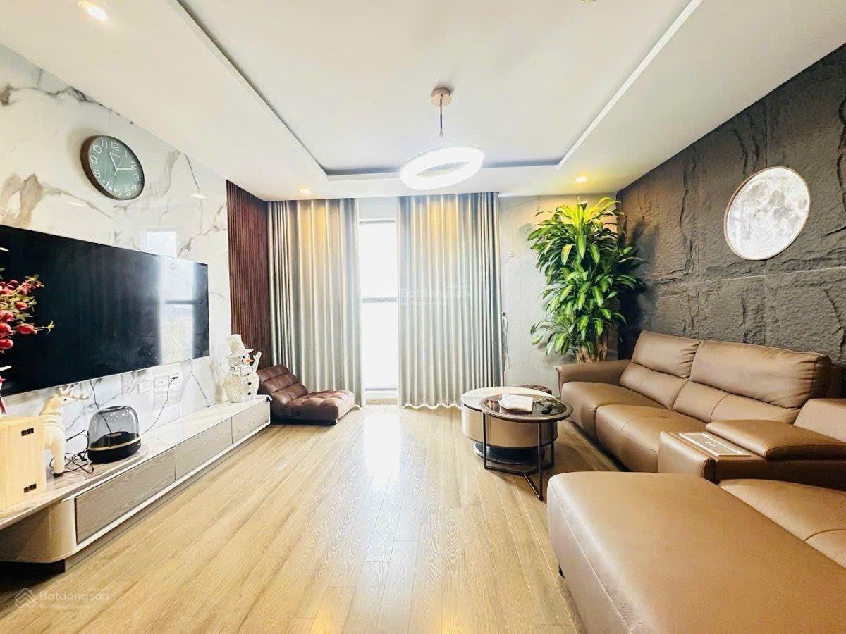 Căn hộ Dream Town 90m² giá 5.05 tỷ - Sổ đỏ chính chủ, nội thất gần đủ!