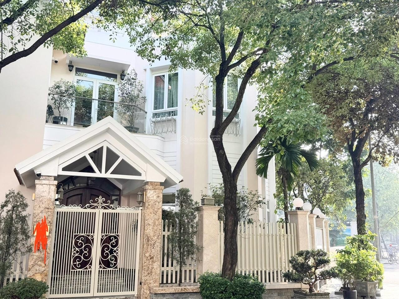 Căn Biệt Thự góc ven hồ tại KDT Văn Quán - Hà Đông 224m² giá 80 tỷ - Không gian sống đẳng cấp!