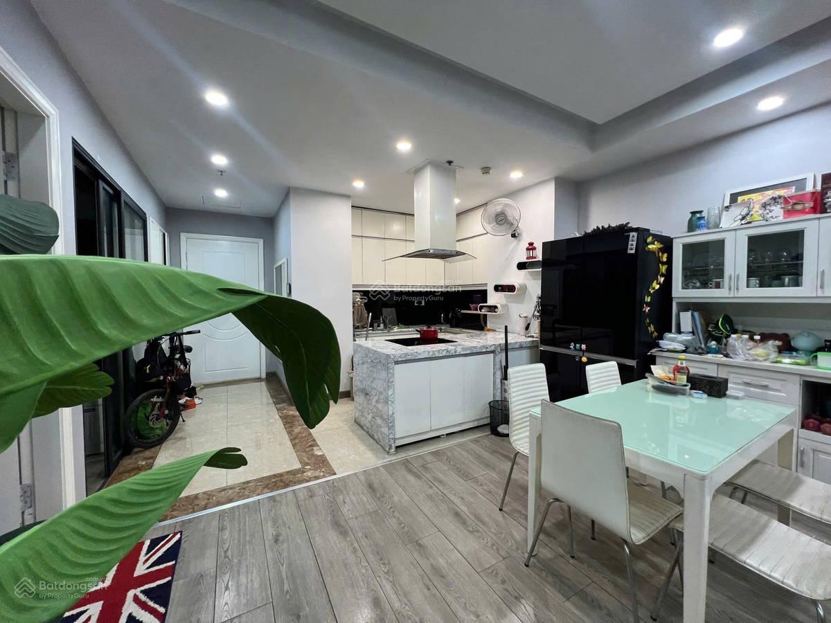 Căn hộ cao cấp 68m² tại Cầu Giấy - Chỉ nhỉnh 5 tỷ, thiết kế hiện đại!