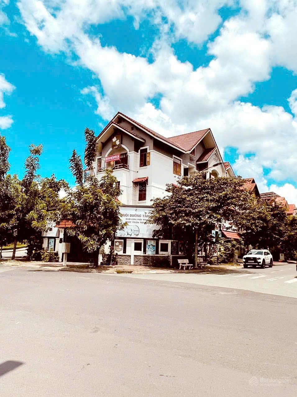 Cho thuê mặt bằng tầng trệt biệt thự 3 mặt tiền KDC Him Lam, Bình Chánh - Sang trọng, thoáng rộng!