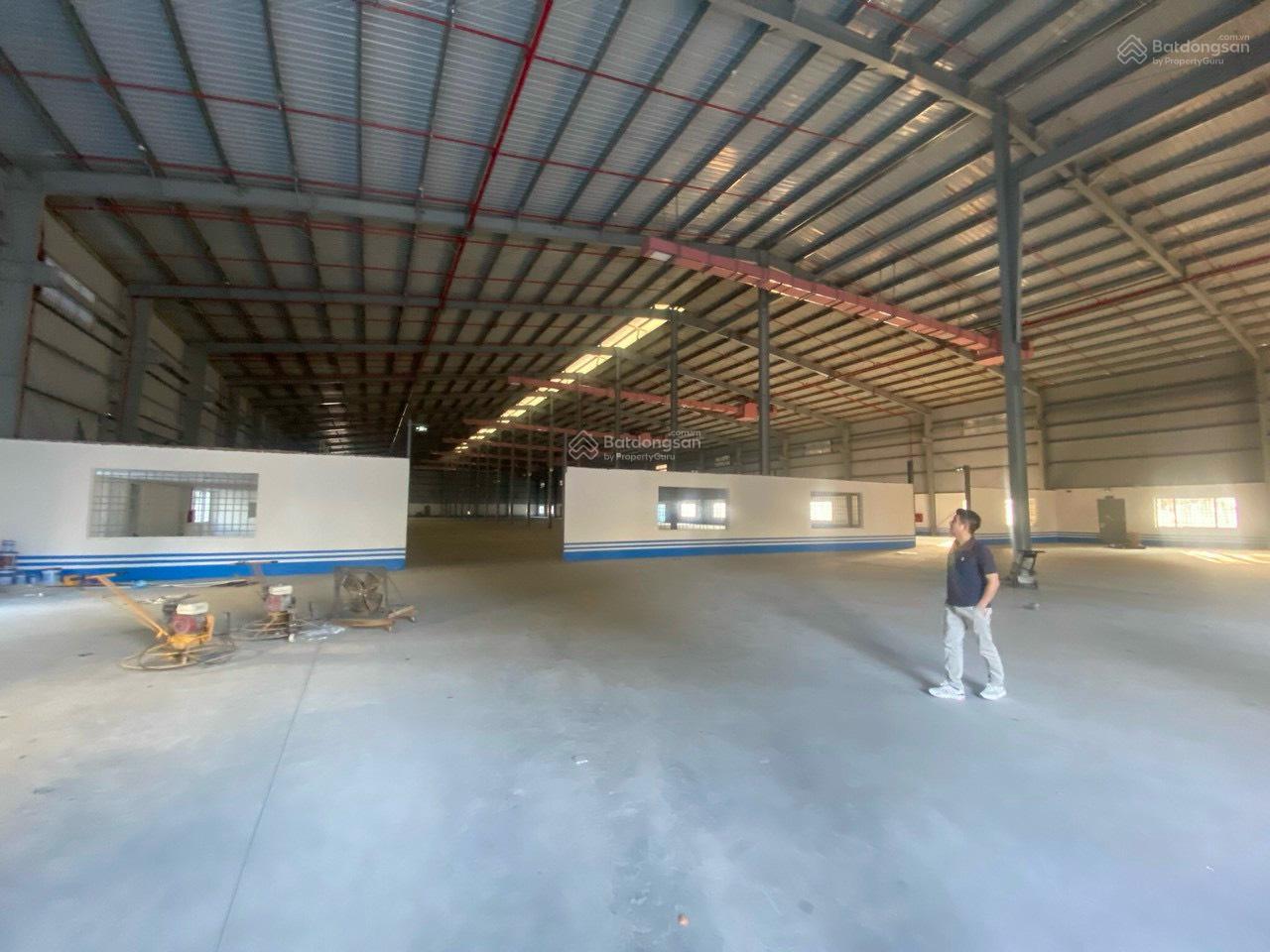 Kho xưởng cho thuê 2000m² tại KCN Thạch Thất - Quốc Oai, giá 70 triệu/tháng - Diện tích lớn, thuận tiện hoạt động!