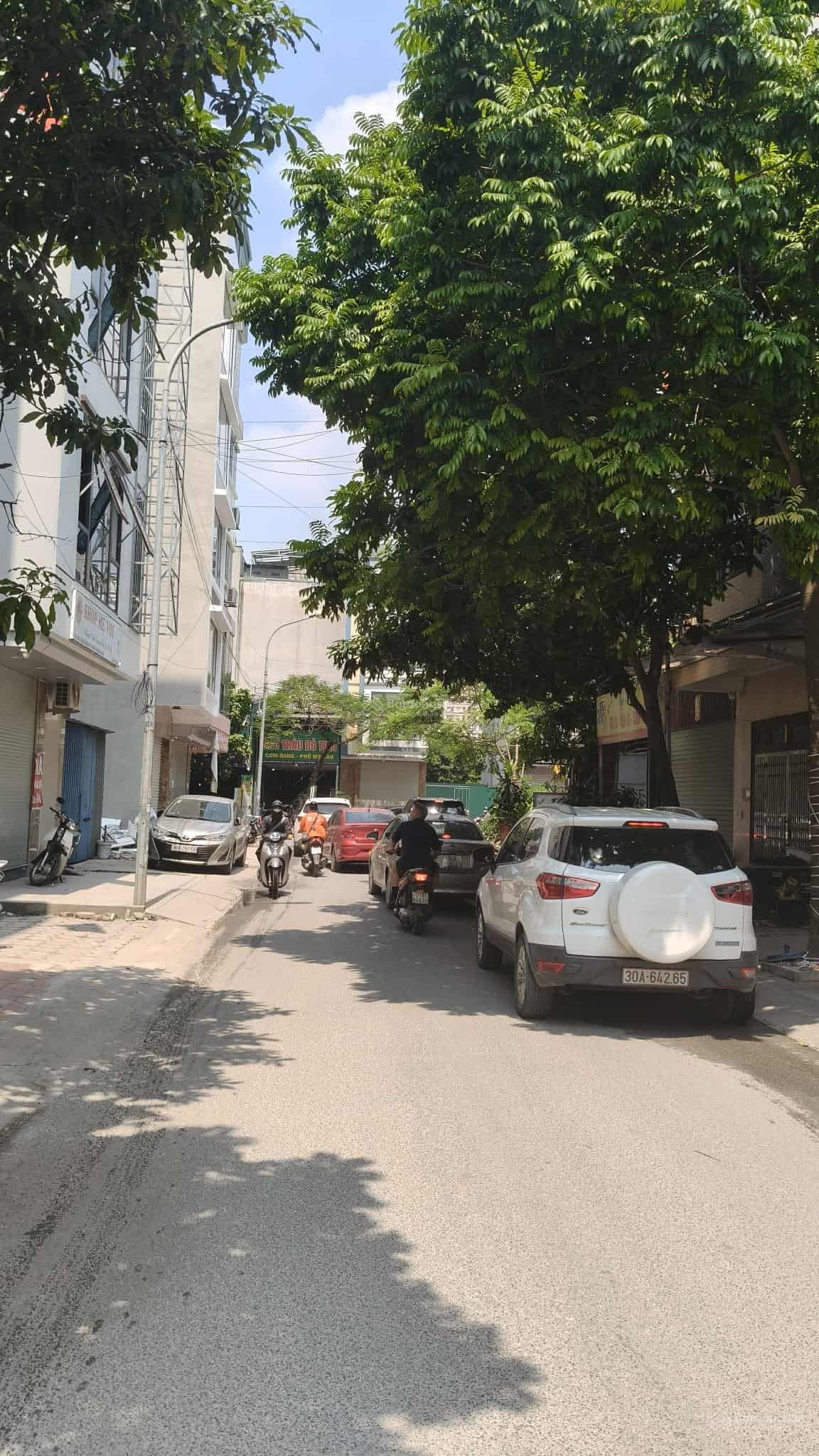 Nhà phố Đất Dịch Vụ Yên Nghĩa 50m² giá 14 tỷ - Kinh doanh sầm uất, ô tô đỗ thoải mái!