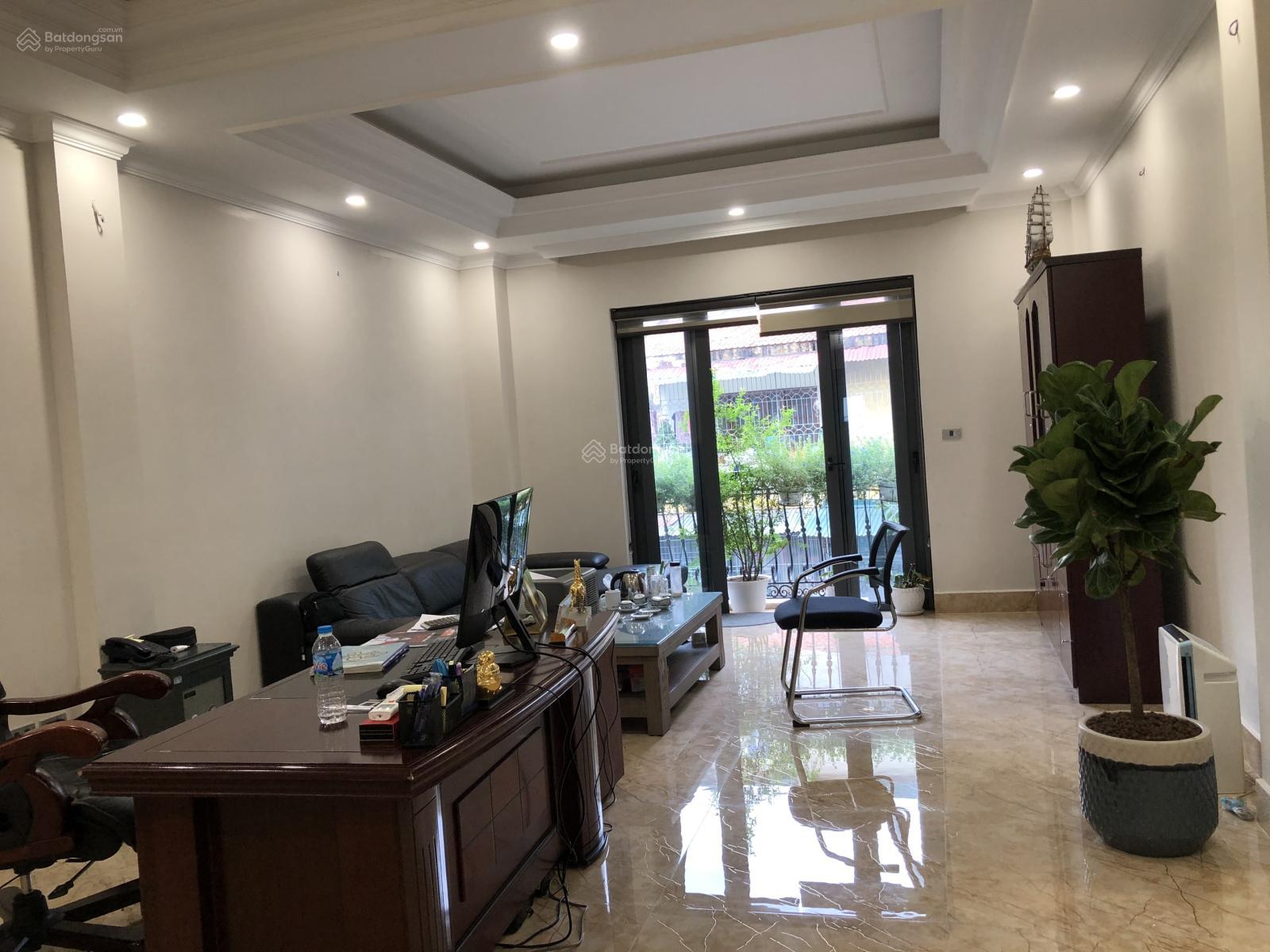 Cho thuê nhà liền kề 124 Vĩnh Tuy 55m² giá 35 triệu - Thang máy, ô tô đỗ cửa