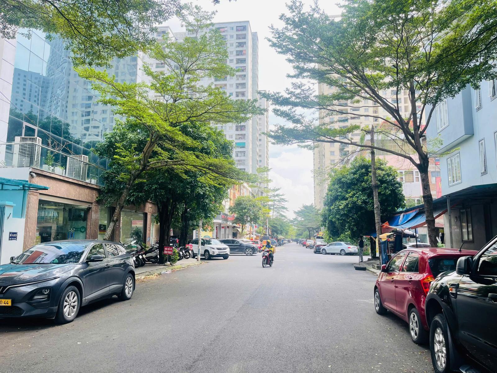 Bán nhà liền kề KĐT Văn Khê, Hà Đông, 82,5m² giá 18,5 tỷ - Kinh doanh sầm uất!