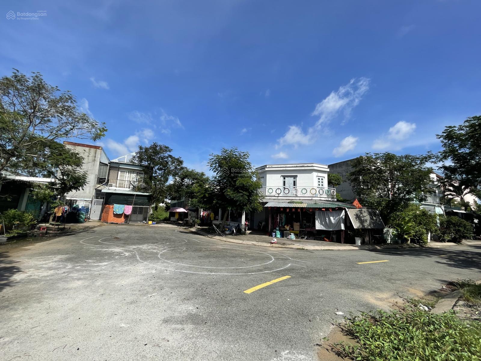 Dãy nhà trọ góc 2 mặt tiền KDC Long Hậu 131.5m² giá 4.25 tỷ - Đối diện công viên thoáng mát!