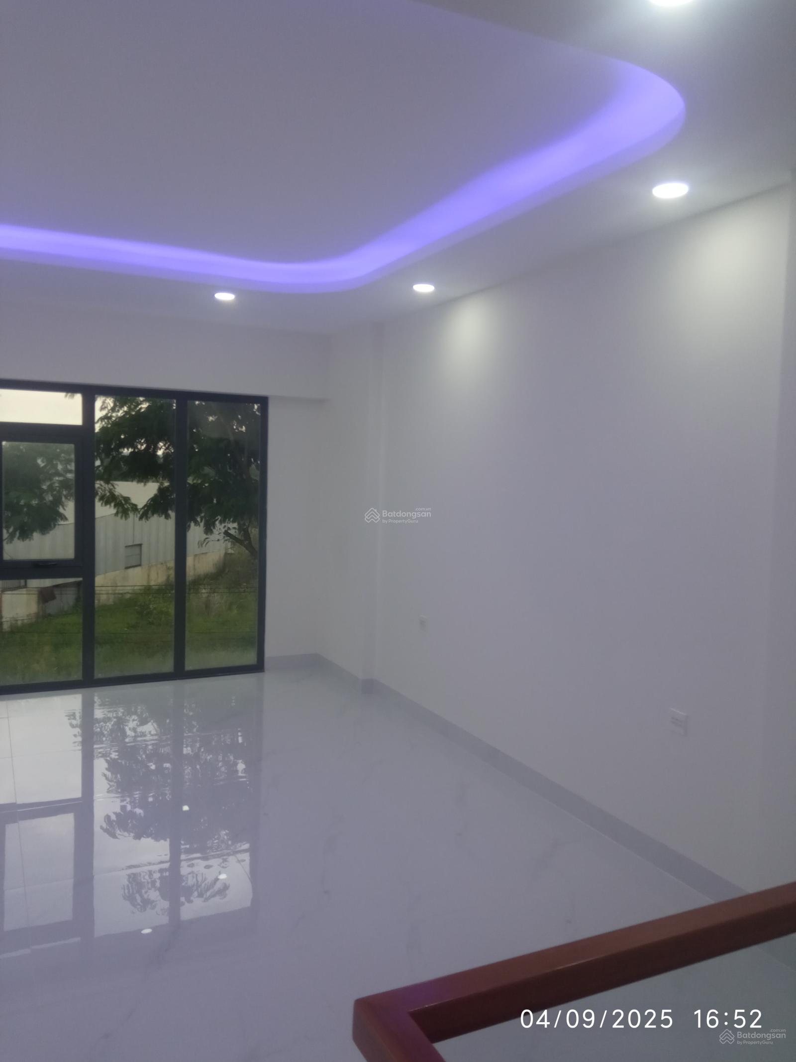 Cho thuê nhà 1 trệt 2 lầu quận 9 100m² - Thiết kế hiện đại, vị trí tiềm năng!