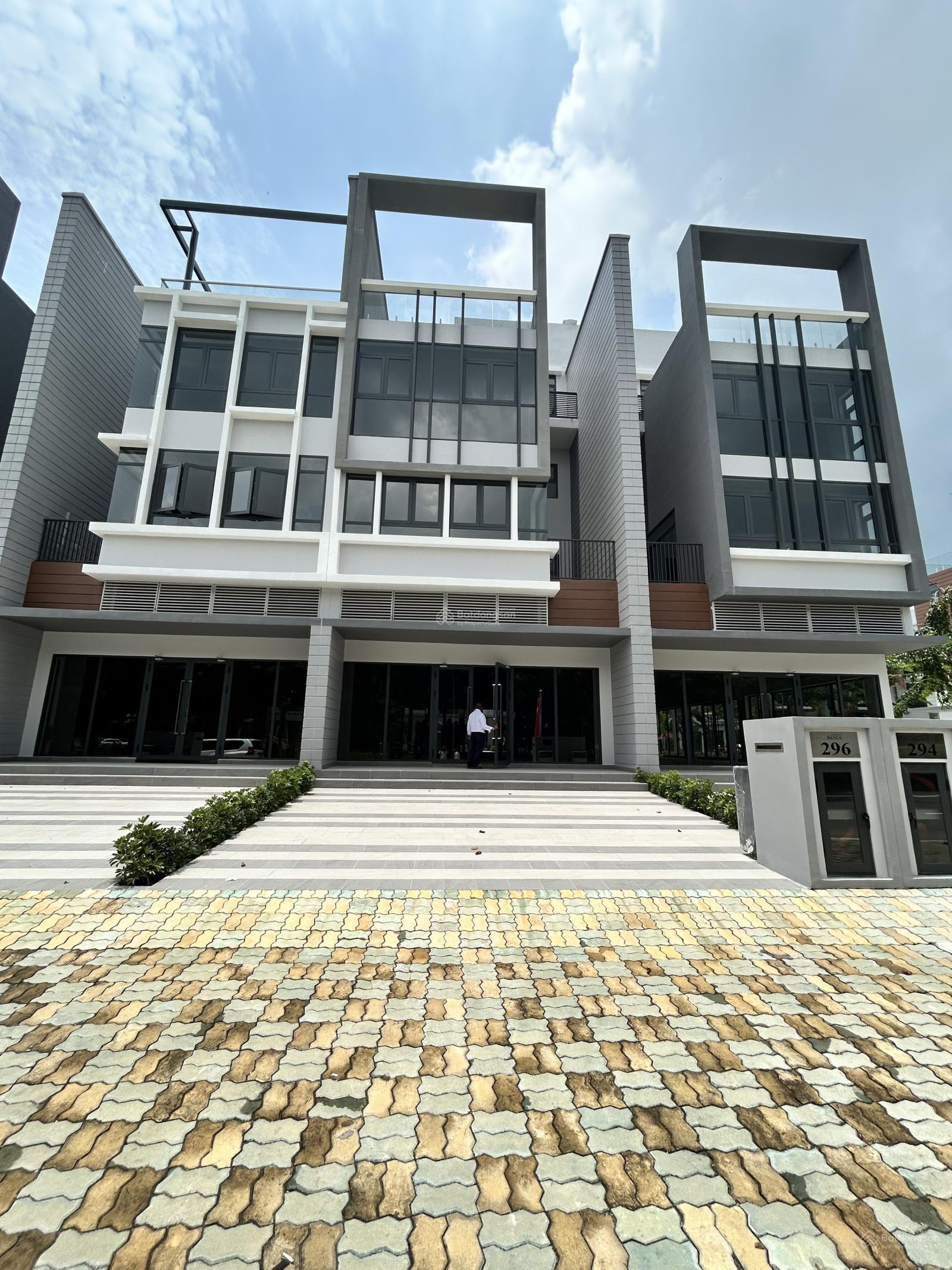Shophouse Celesta Avenue mặt tiền Nguyễn Hữu Thọ 430m² - Đẹp, thoáng và thuận tiện!