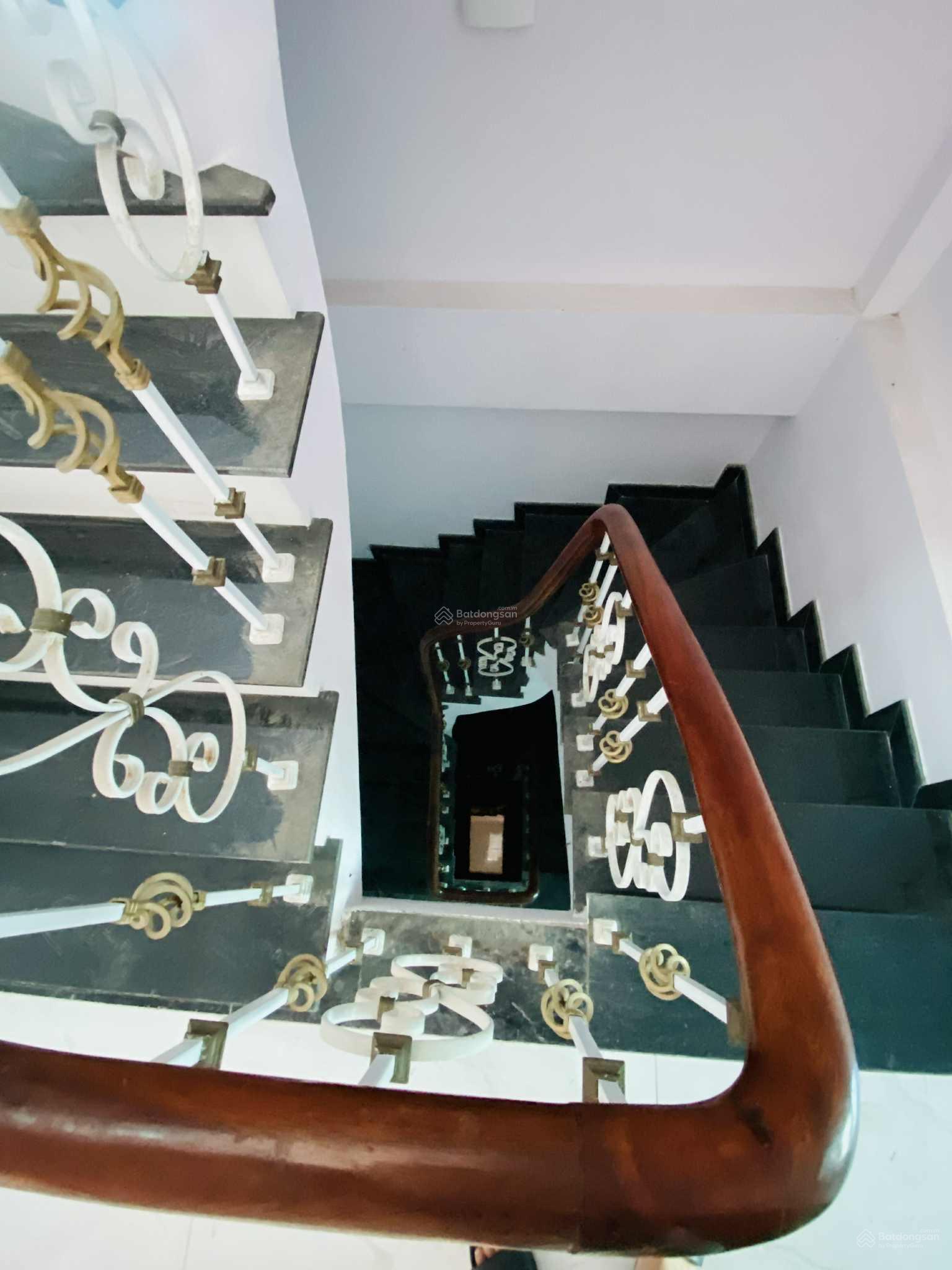 Nhà cho thuê mặt đường bờ sông Tây Nam Linh Đàm 90m² giá 23 triệu - Thích hợp văn phòng kho!