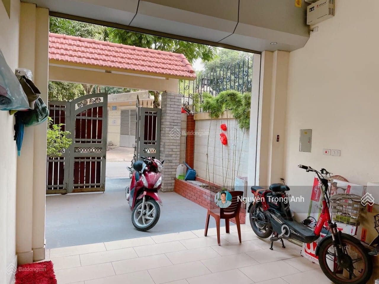 Biệt thự phố Bùi Thiện Ngộ - KĐT Việt Hưng 121m² giá 32.5 tỷ - Cần bán gấp, vị trí đẹp!