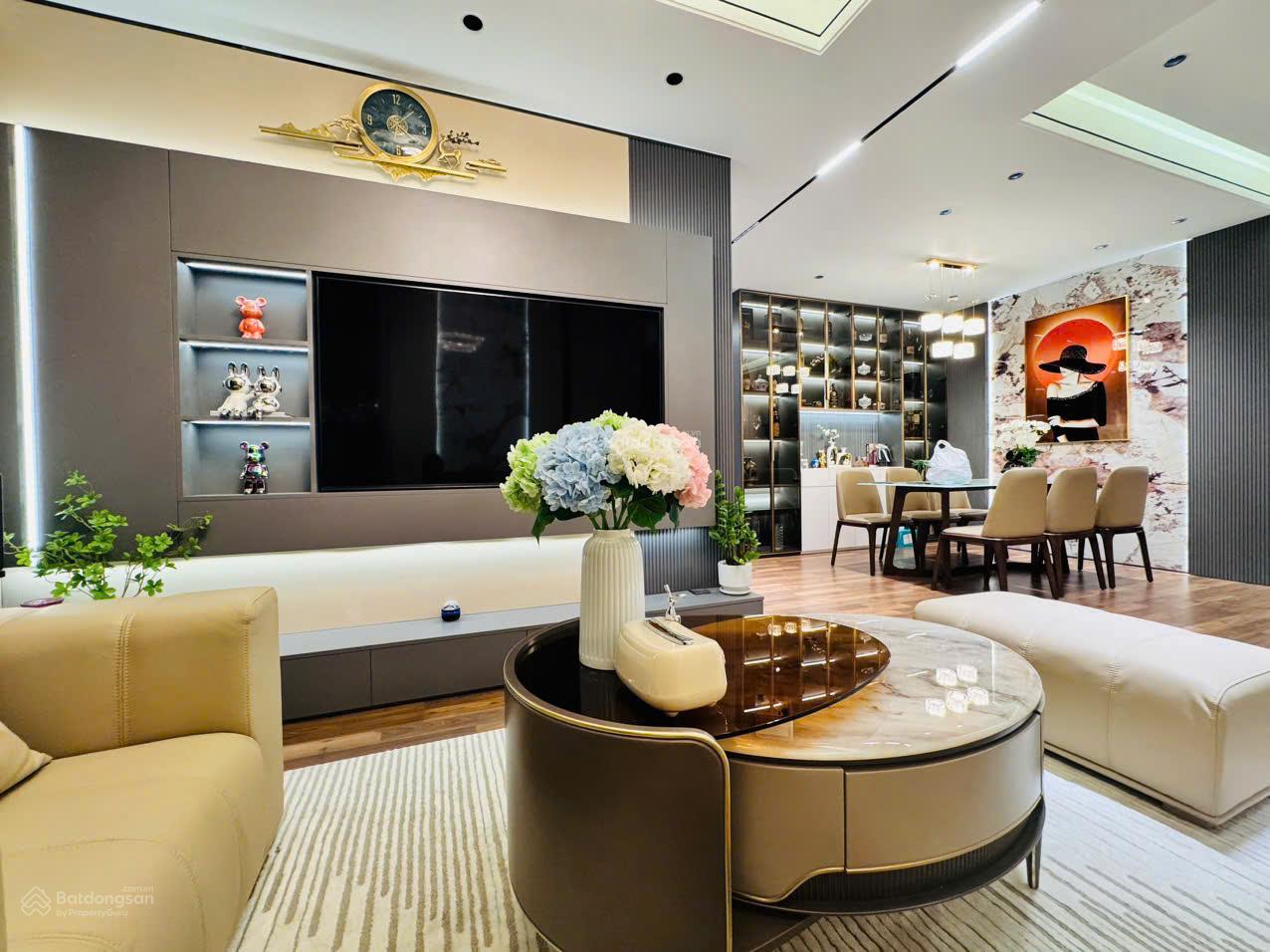 Căn hộ 3PN 131m² tại Center Point Cầu Giấy giá 12,8 tỷ - Sẵn sàng vào ở!