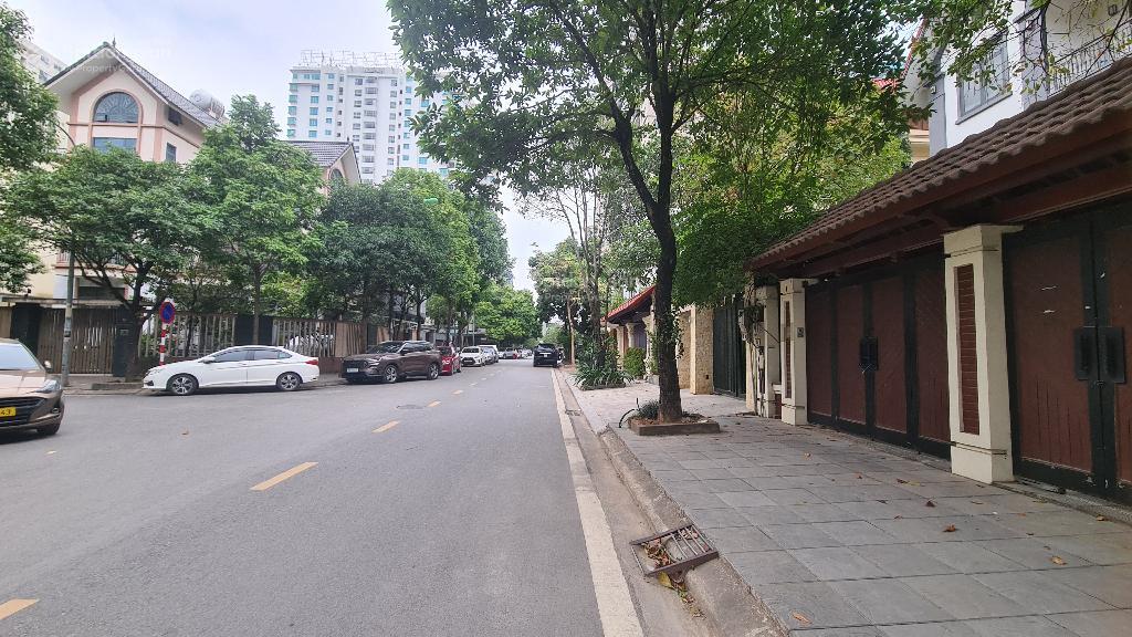 Biệt thự công viên Cầu Giấy 330m² giá 119 tỷ - Đường lớn 5 làn xe ô tô
