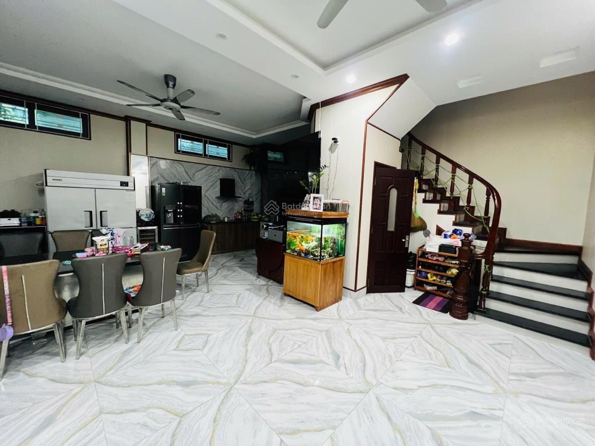 Bán Biệt Thự Phố Đội Nhân 141m² giá 45 tỷ - An ninh tuyệt đối, sân vườn rộng rãi!