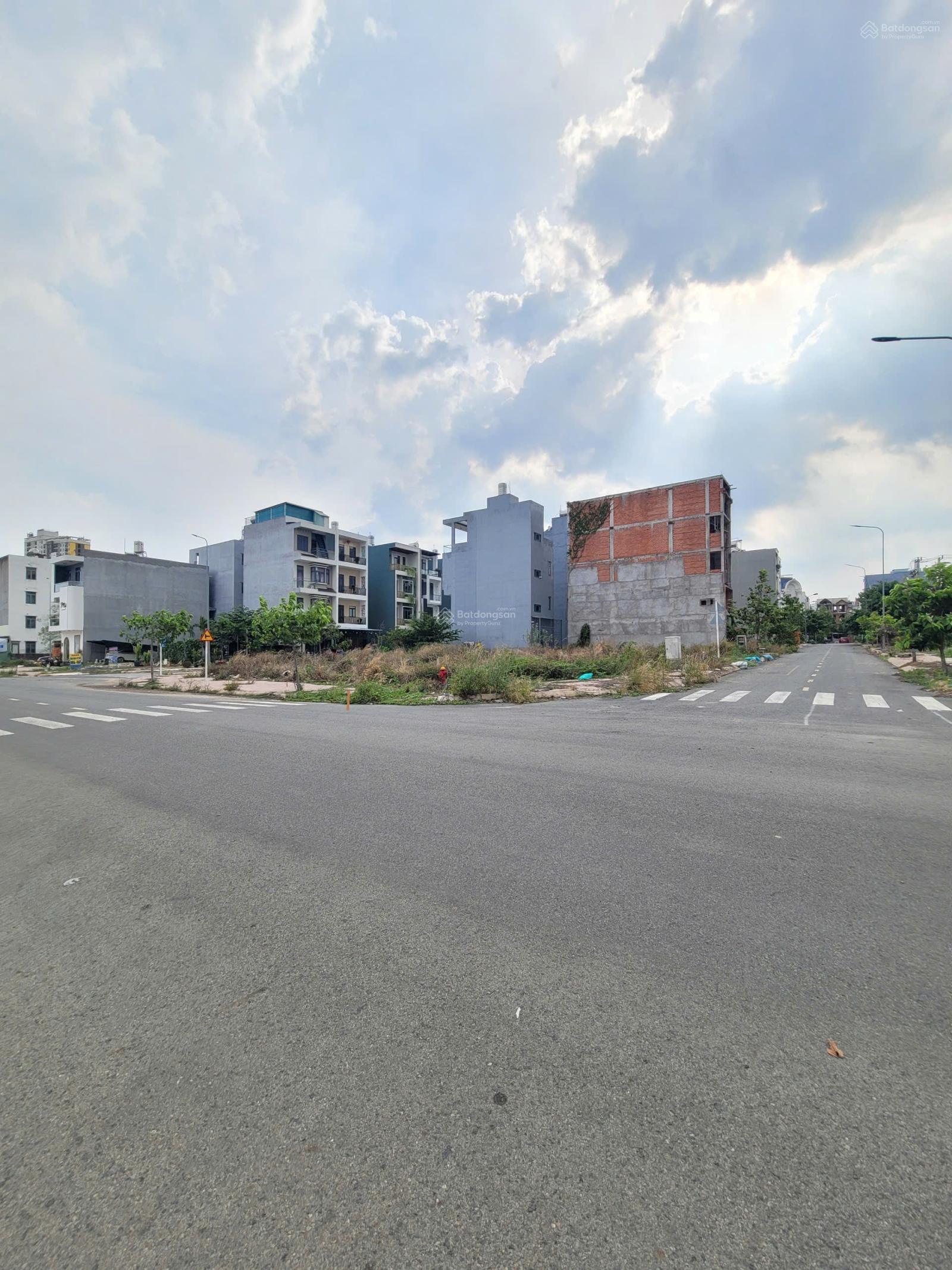 Bán lô góc 136.2m² đường D1, KDC Phú Hồng Thịnh 10, Bình An - Giá 8.75 tỷ có thương lượng!