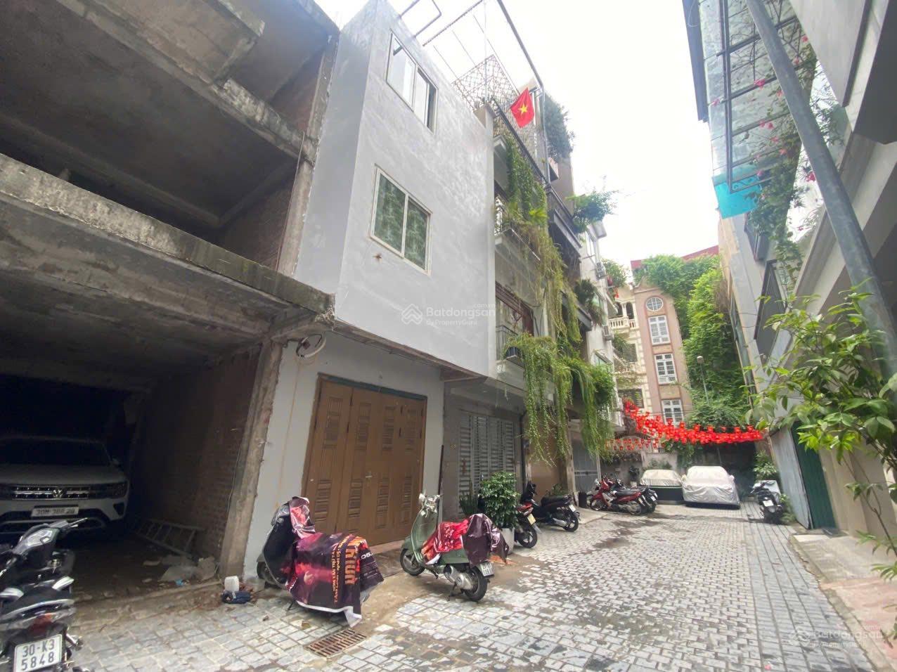 Nhà Phân Lô Cán Bộ Hoàng Ngân - Lê Văn Lương, 100m² giá 34,5 tỷ - Vị trí Đắc Địa