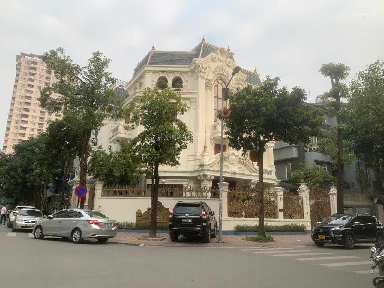 Biệt thự Dịch Vọng - Cầu Giấy, 308m² giá 89.8 tỷ - Căn vip thiết kế hiện đại!