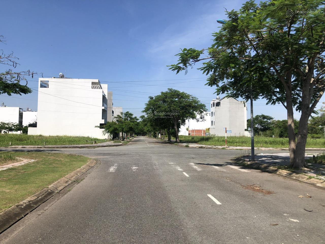 Bán lô đất dự án Topia Khang Điền 182.5m² giá 10.5 tỷ - Lô góc 2 mặt tiền đẹp!