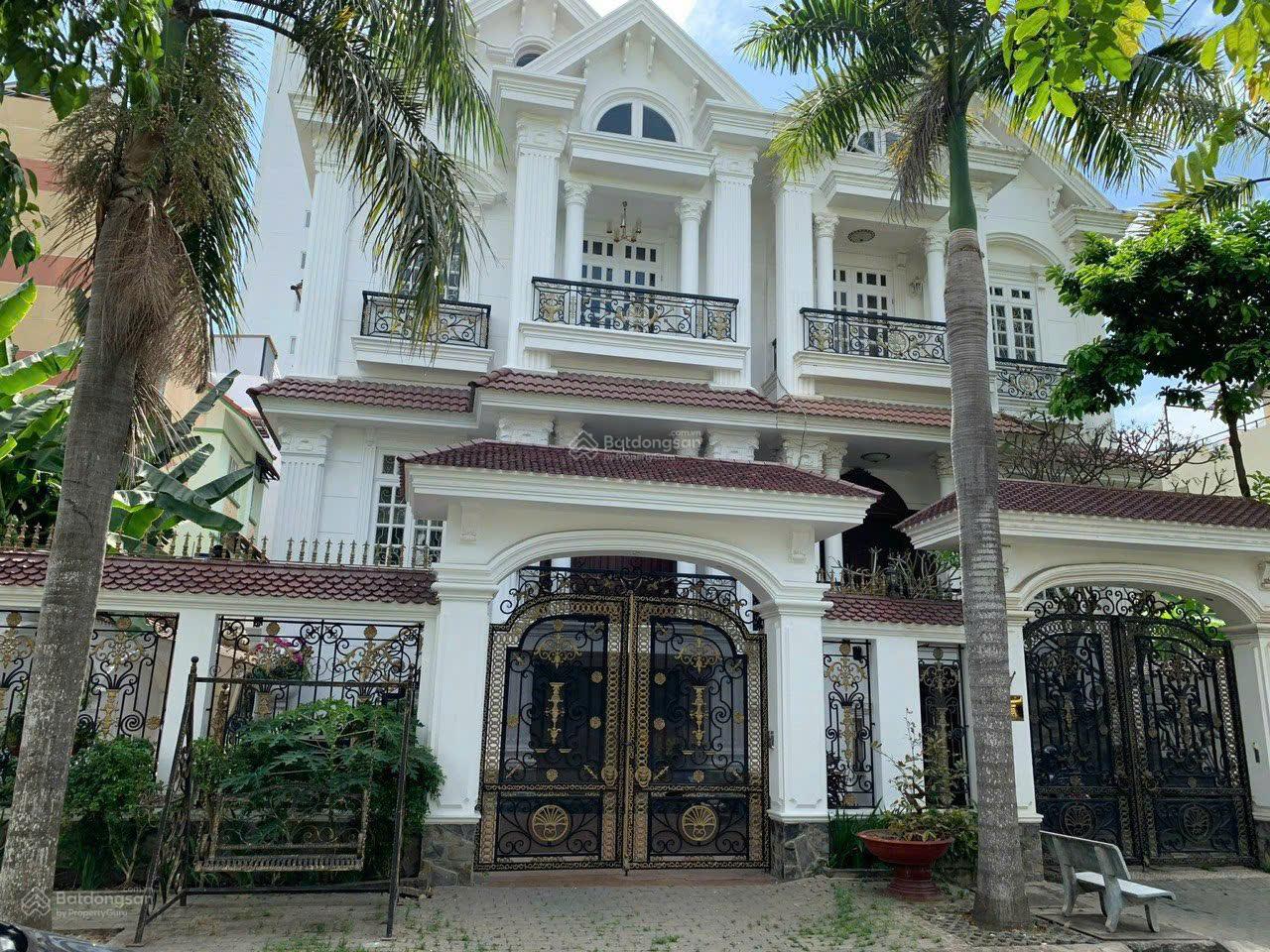 Bán gấp 2 biệt thự KDC Tấn Trường, Quận 7 - Diện tích 240m², Giá chỉ 26 tỷ!