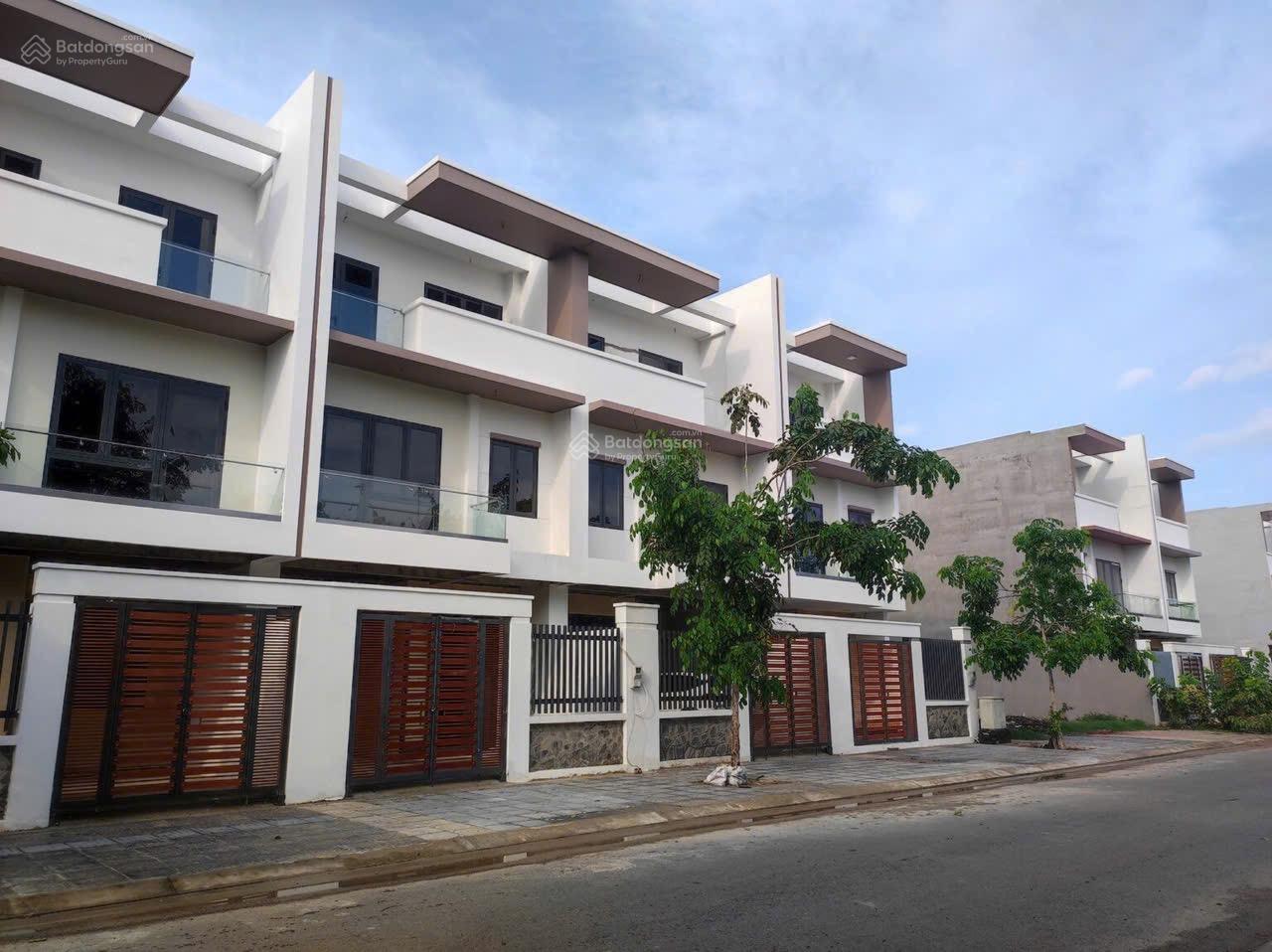 Bán gấp nhà phố Bà Rịa 100m² giá 4.1 tỷ - Sổ hồng riêng, đầy đủ nội thất!