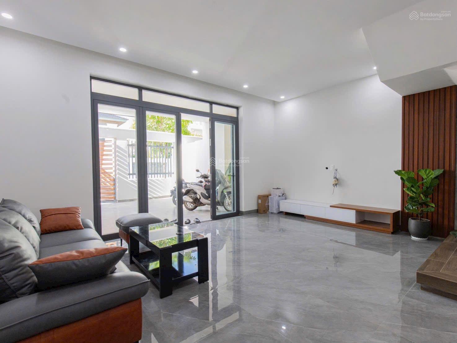 Bán nhà phố Bà Rịa 120m² giá 5.5 tỷ - Sổ hồng riêng, chính chủ!