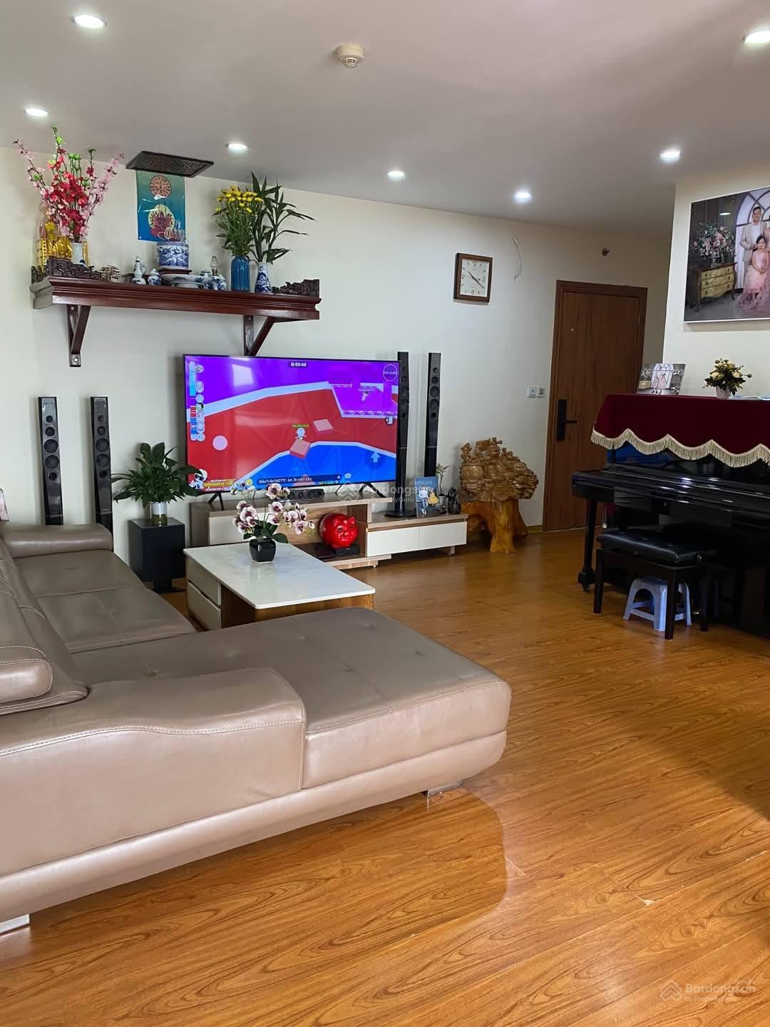 Chung cư 89 Phùng Hưng 73m², 2PN, 2WC chỉ 3.5 tỷ - Ban công phòng khách siêu thoáng