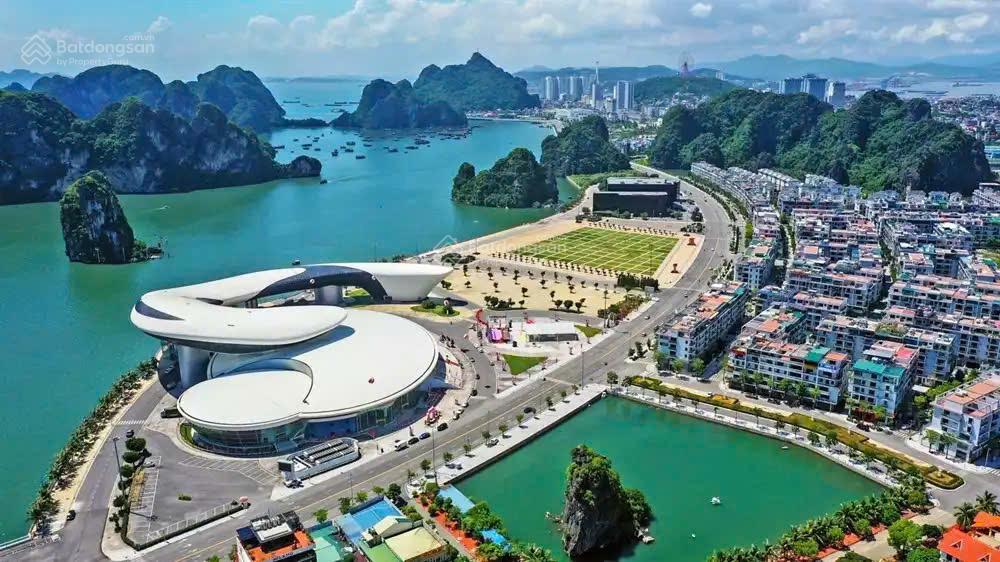 Shophouse mặt biển MonBay Hạ Long 120m² giá từ 39 tỷ - Đầu tư sinh lời đỉnh cao!