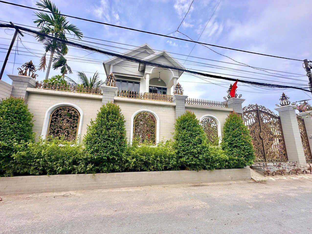 Biệt thự sân vườn 375m² tại Thủ Đức chỉ 14 tỷ - Khu an ninh yên tĩnh, gần sông mát mẻ!