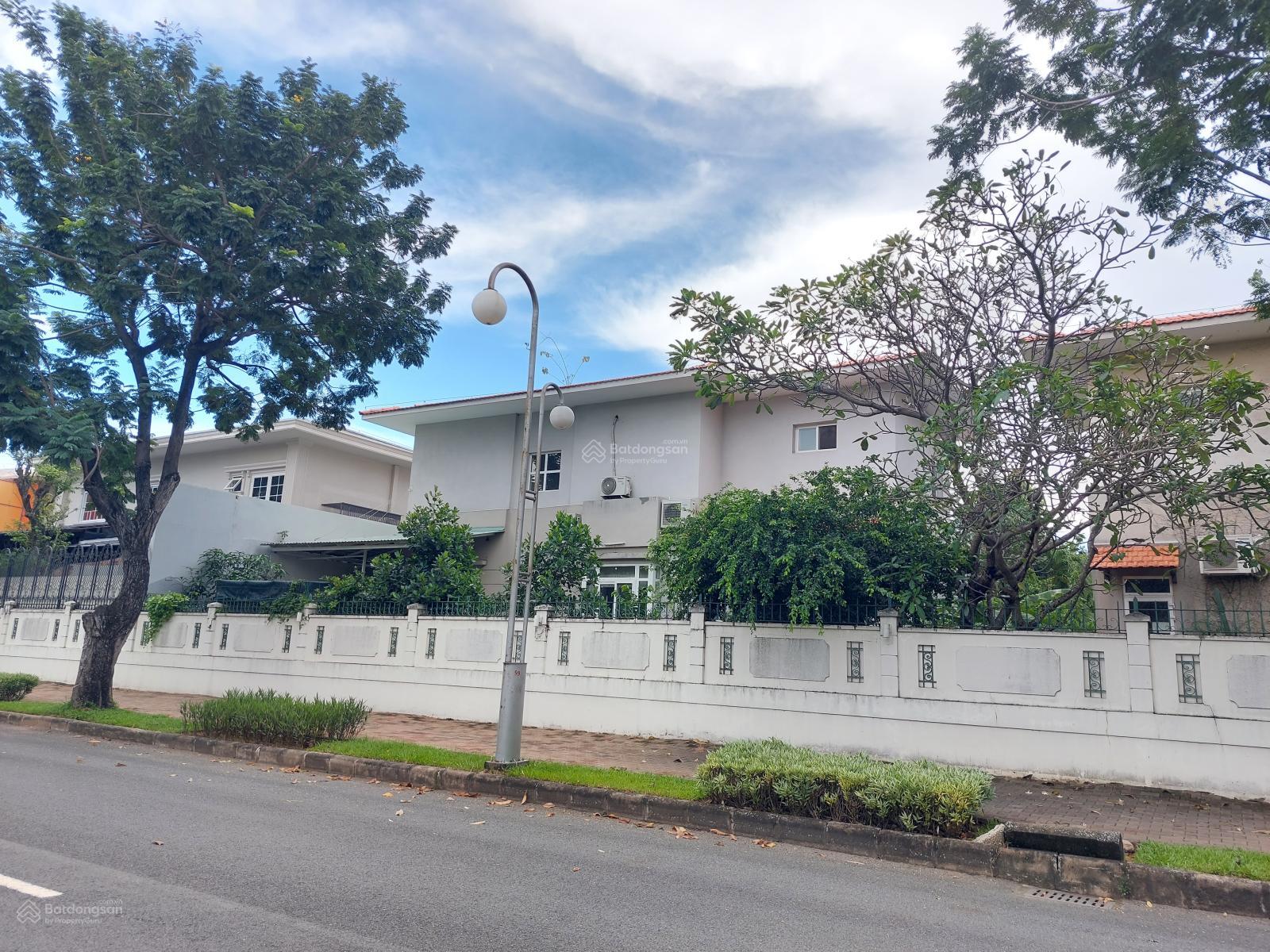 Biệt thự Phú Gia, Phú Mỹ Hưng 317m² giá chỉ từ 85 tỷ - View đẹp, nội thất sang trọng!