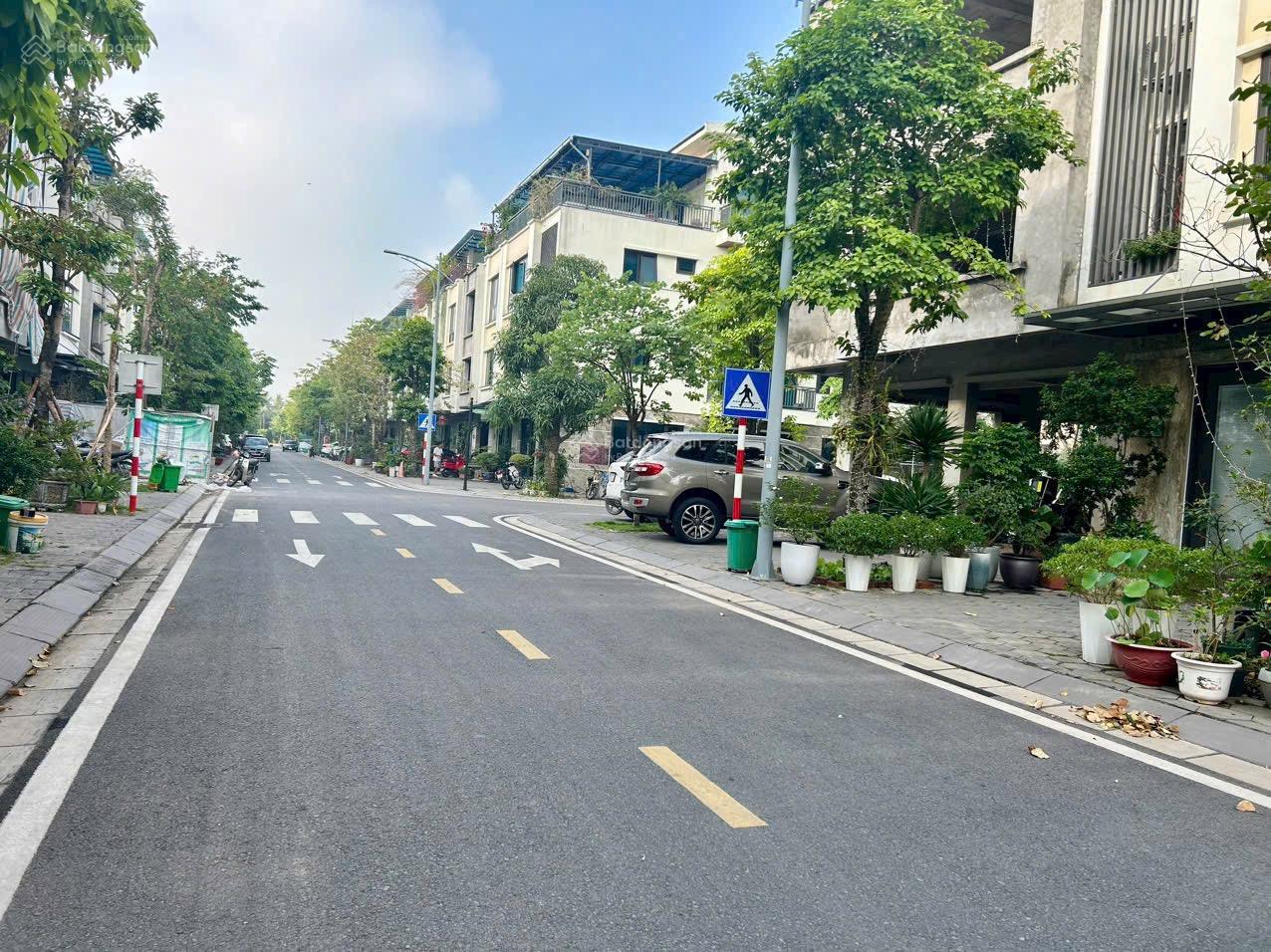 Căn liền kề Ecopark 85m² giá 6.4 tỷ - Không gian sống xanh đẳng cấp!