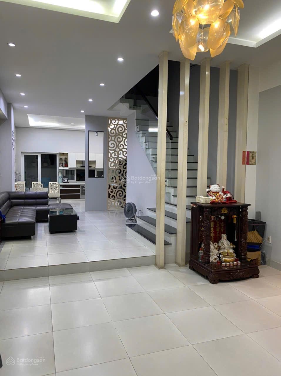 Cần bán nhanh căn nhà phố 1 trệt 3 lầu KDC 6B Intresco giá 12 tỷ - Full nội thất sang trọng!