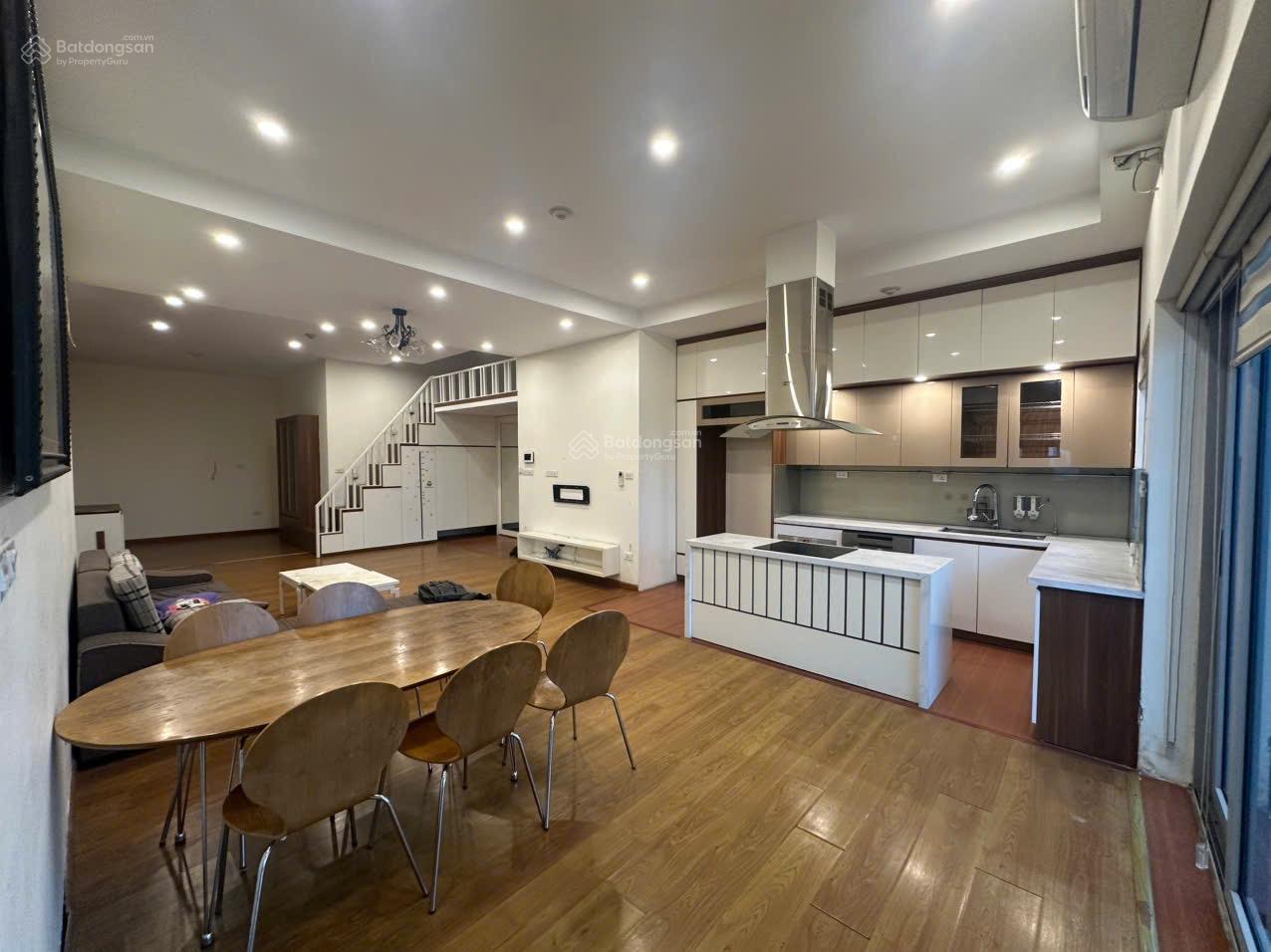 Căn Penthouse 170m² tại 789 Bộ Tổng Tham Mưu, giá 13.5 tỷ - Thiết kế sang trọng, view hồ tuyệt đẹp!