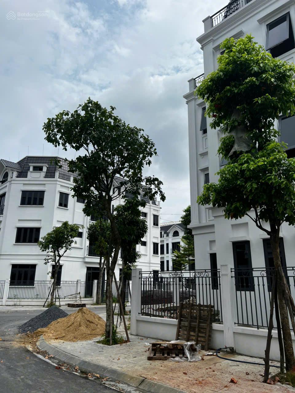 Bán biệt thự song lập Tây Nam Mễ Trì 139m² giá thương lượng - Nhà hoàn thiện, có thang máy!