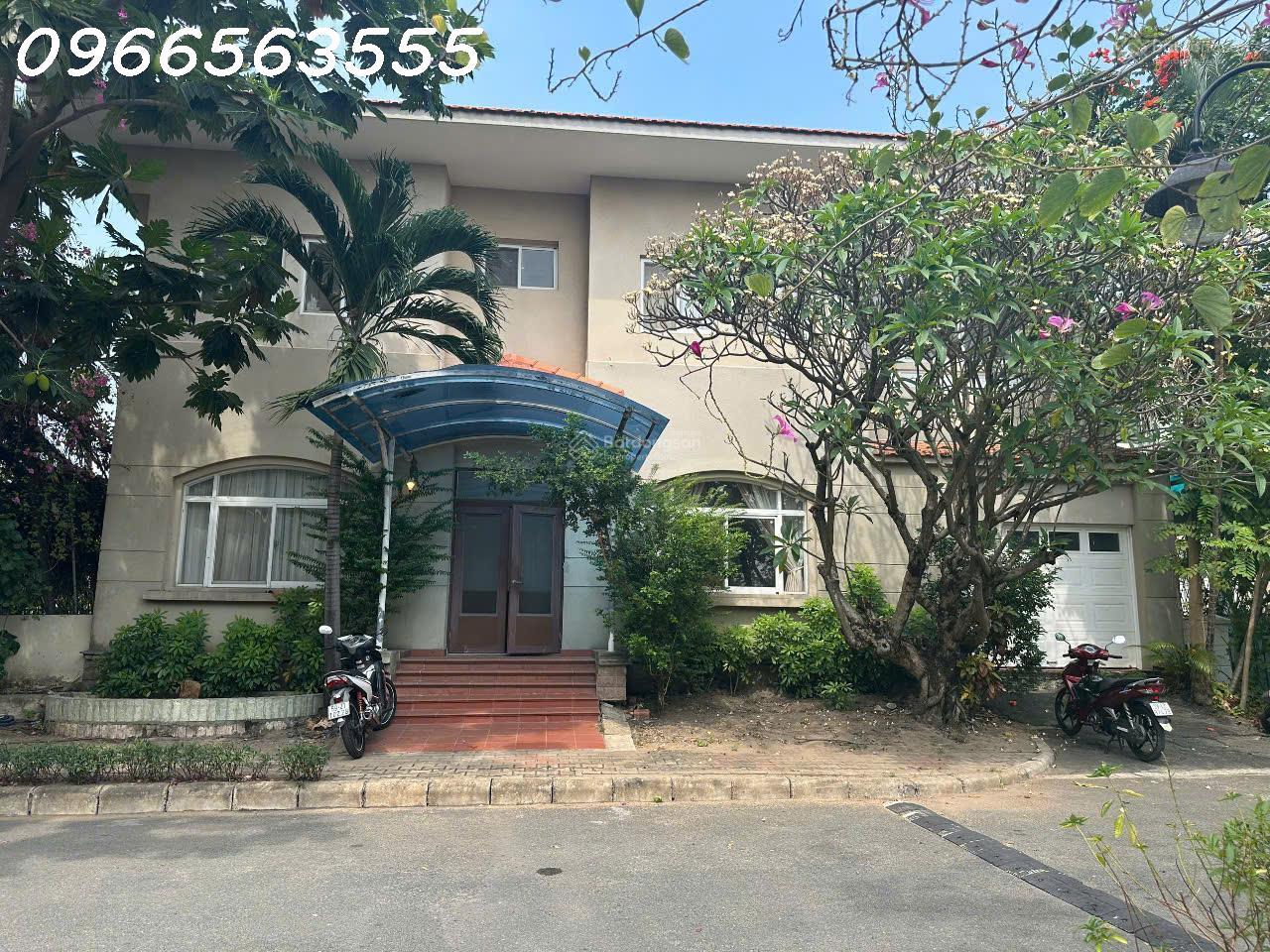 Biệt thự compound Phú Gia, Quận 7 - 368m² giá 100 tỷ - Nhà 2 tầng, sân vườn rộng!