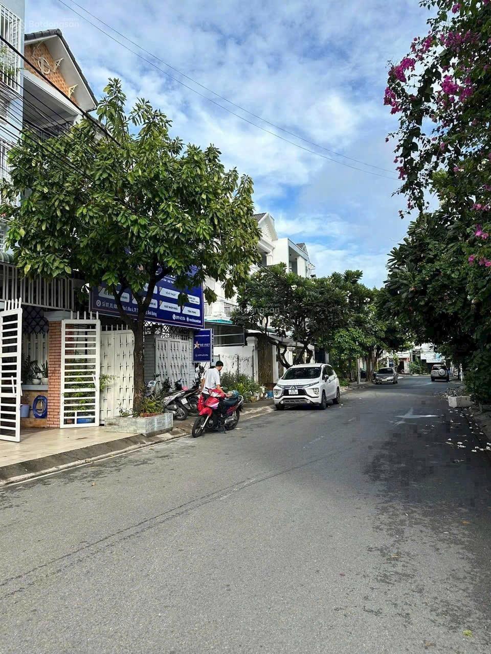 Bán đất xây biệt thự siêu vip KDC Phú Hoà 1, Thủ Dầu Một 240m² giá 11.8 tỷ - Cơ hội đầu tư lý tưởng!