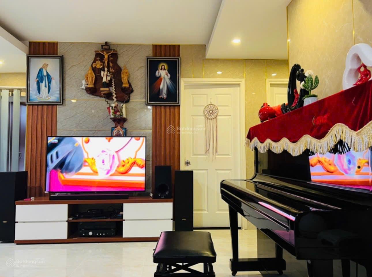 Căn hộ Ruby Garden Tân Bình 91.6m² giá 2.3 tỷ - Thiết kế hiện đại, view hồ bơi thoáng mát!