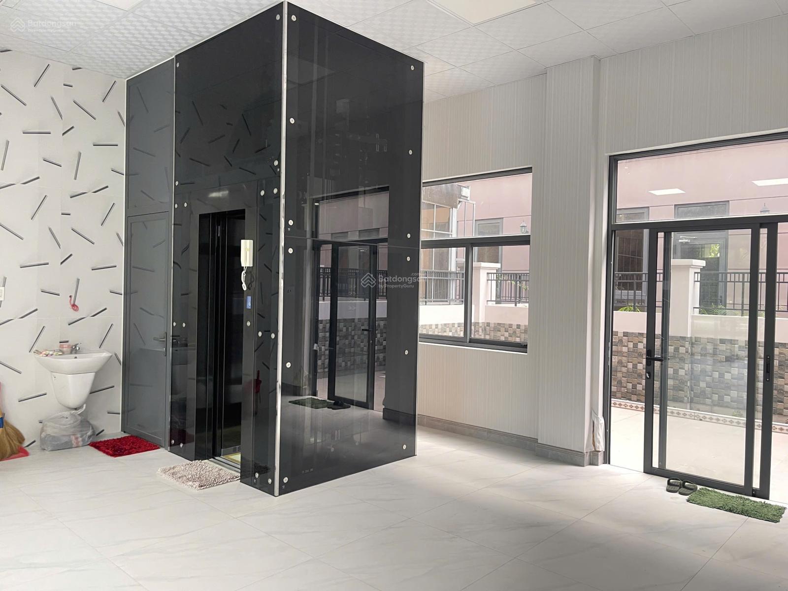 Shophouse Zeitgeist City Nhà Bè 126m² giá 35 triệu - Full nội thất, thang máy