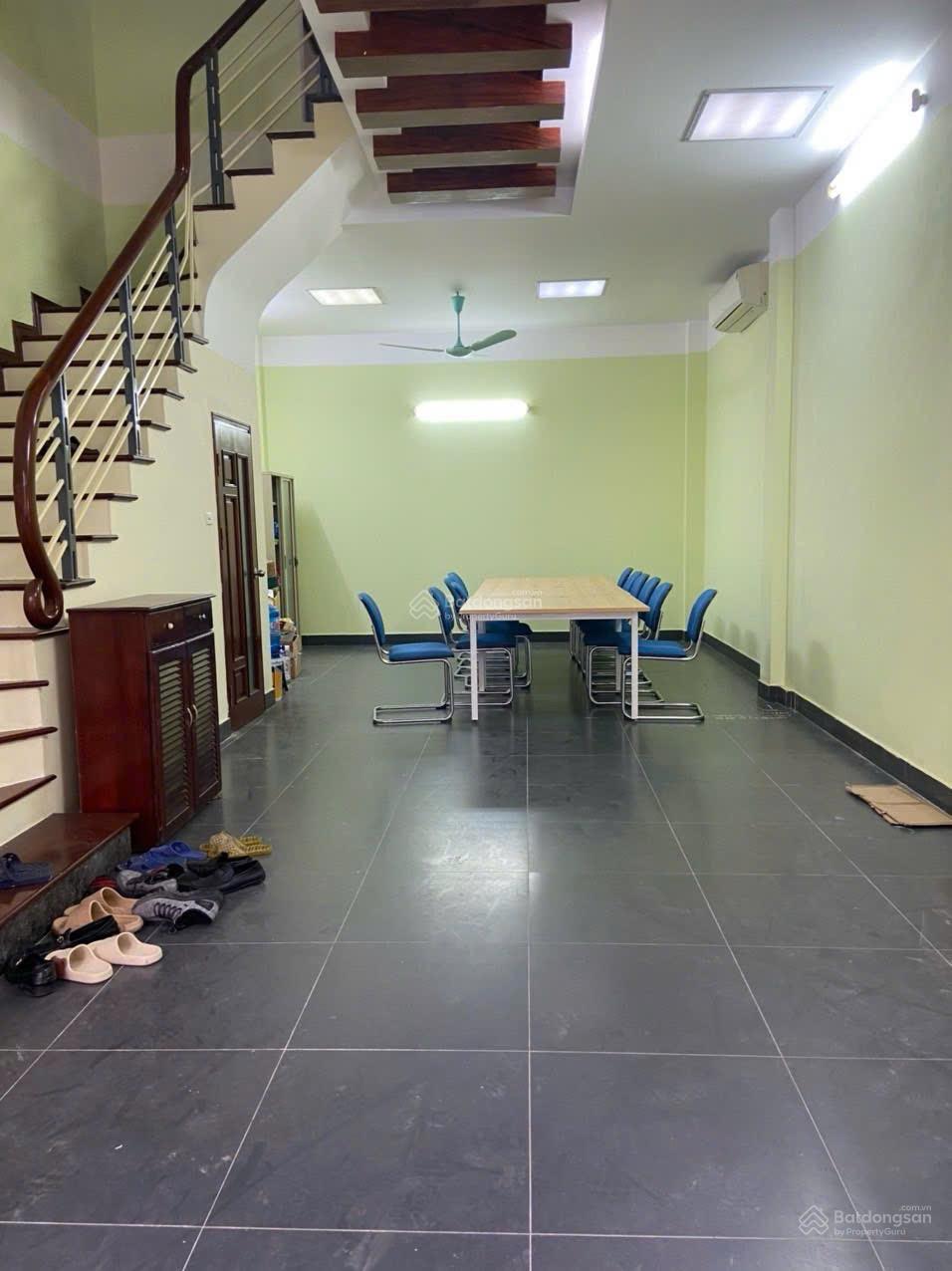 Cho thuê nhà mặt phố Trần Kim Xuyến, Cầu Giấy 100m² giá 70 triệu - Vị trí đẹp cho kinh doanh!