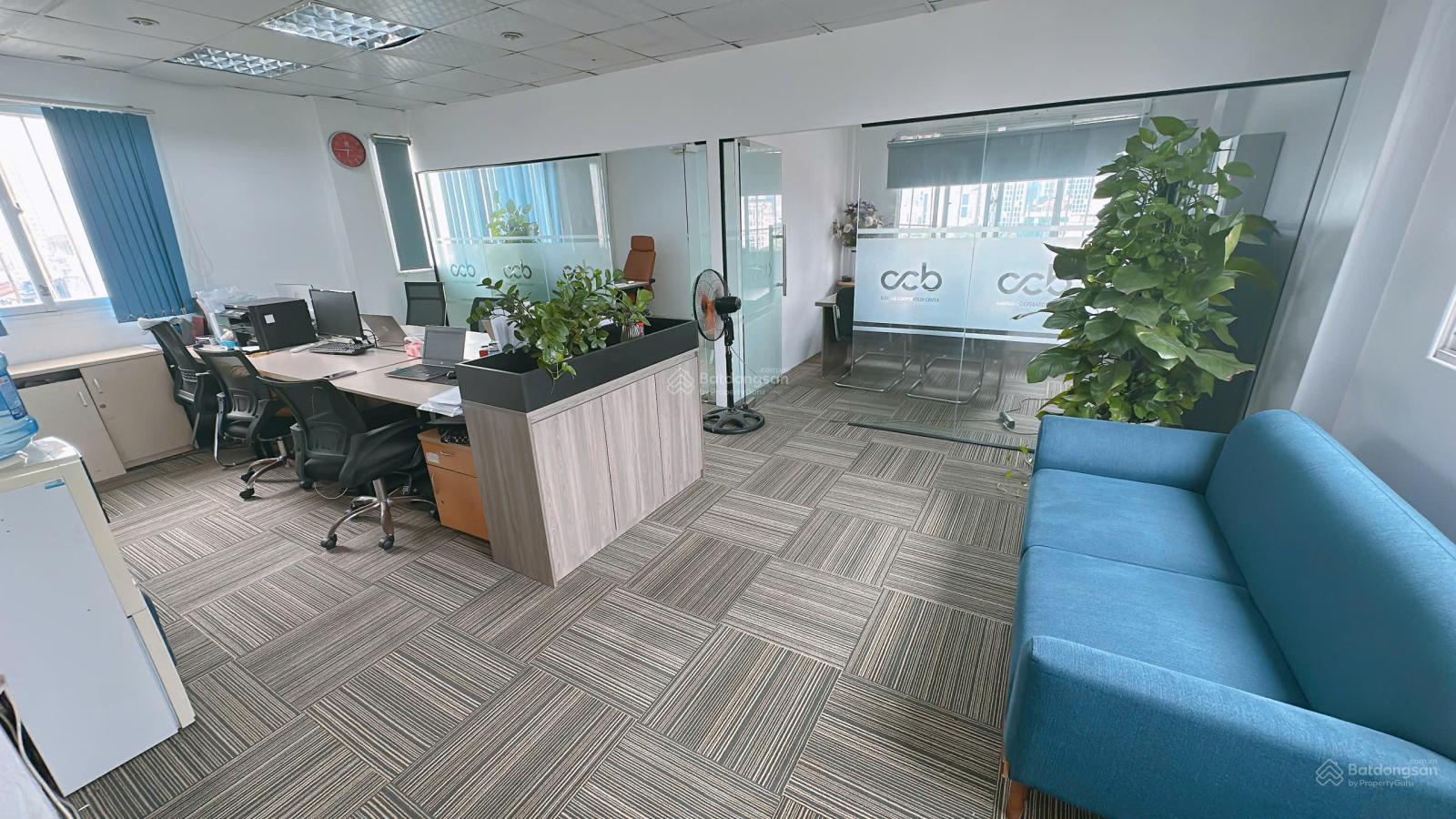Văn phòng cho thuê Trần Thái Tông, Cầu Giấy 65m² giá 16.5 triệu - Full nội thất, sẵn sàng làm việc!