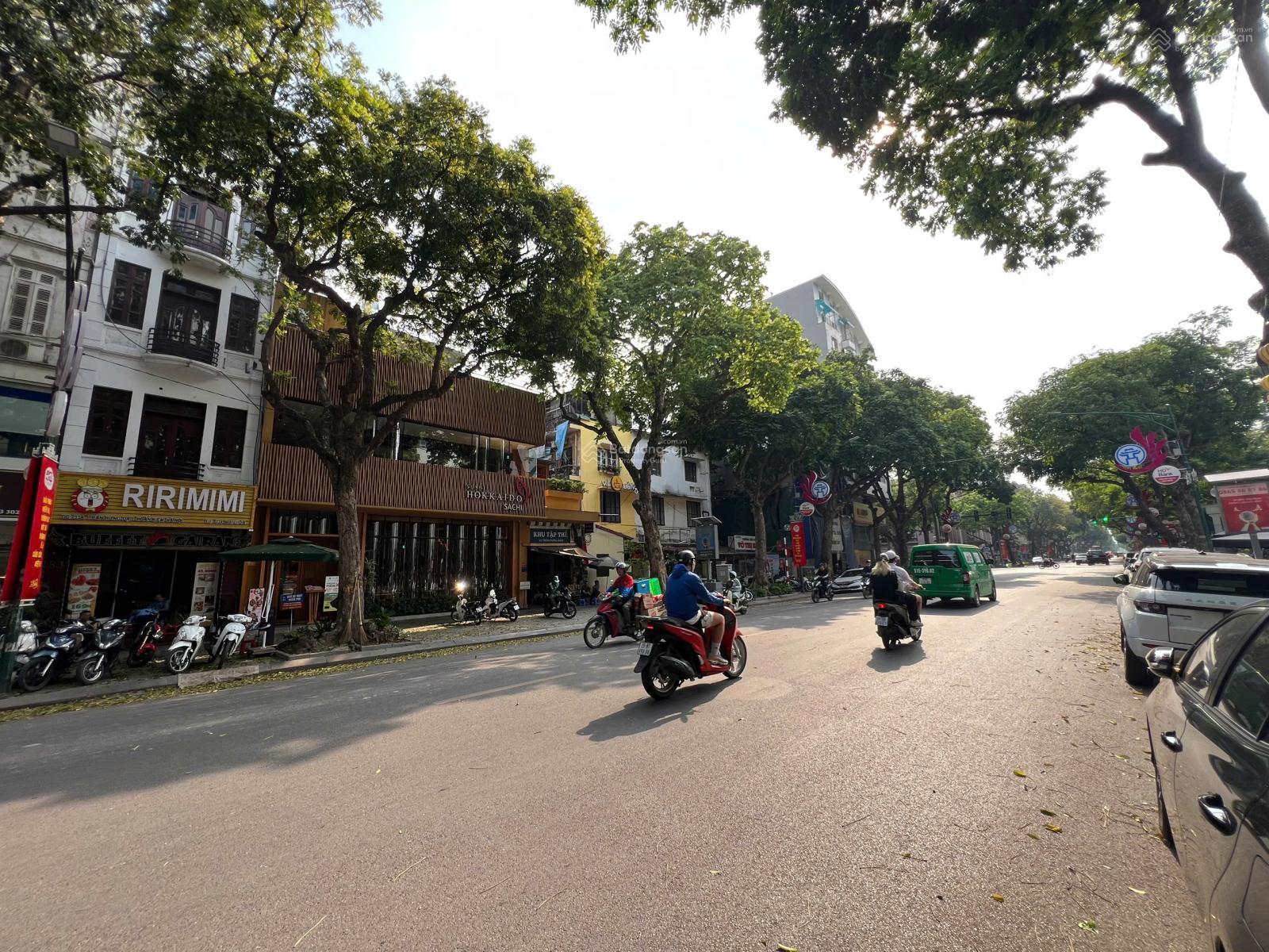 Cho thuê gấp nhà mặt phố Trần Hưng Đạo 30m² giá 30 triệu - Vị trí đắc địa gần hồ Gươm!