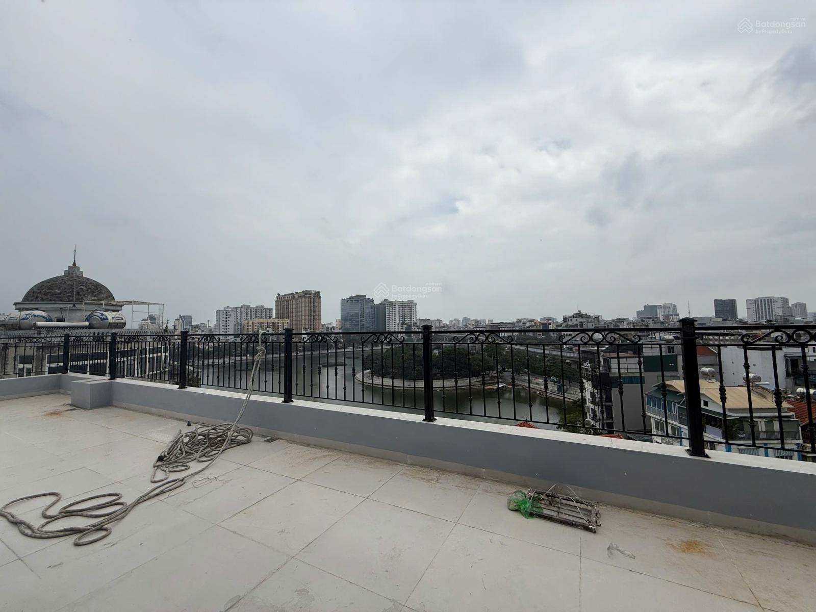 Cho thuê rooftop và tầng sát thượng 220m² view hồ Hoàng Cầu chỉ 39 triệu/tháng