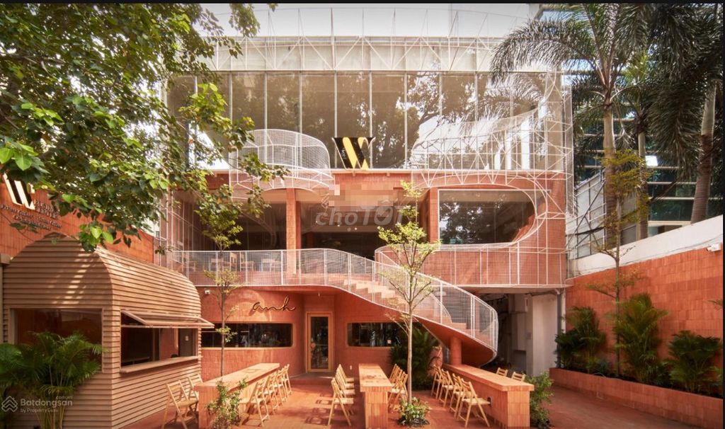 Biệt thự sang trọng phong cách châu Âu gần mặt tiền Pasteur Quận 3 - Diện tích 1200m² chỉ 110 triệu/tháng!