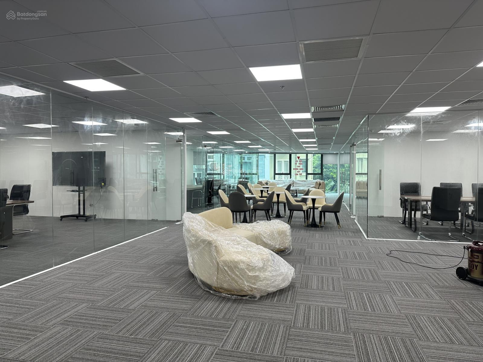 Văn phòng cho thuê tại Trần Duy Hưng, 150m² - Chính chủ, giá tốt!