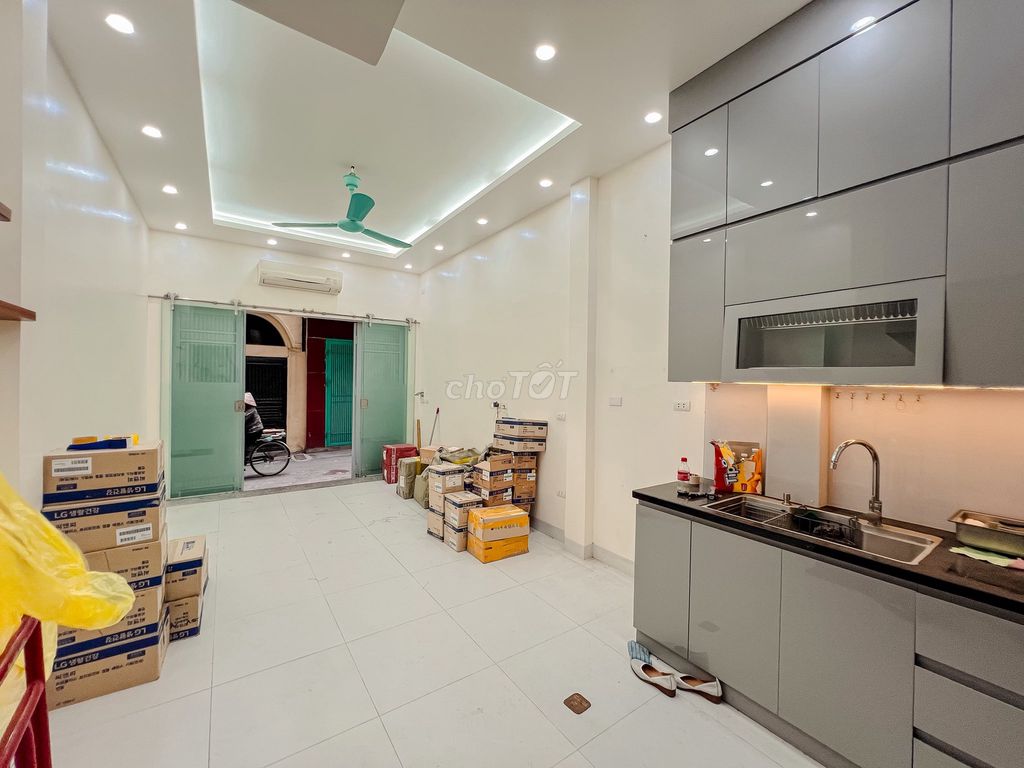 Bán nhà quận Thanh Xuân 34m² giá 12.3 tỷ - Sổ đỏ chính chủ, ô tô đỗ cửa!