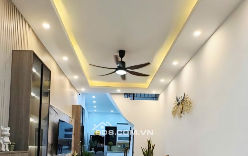 Nhà phố Đội Cấn 45m² x 5 tầng giá 10,8 tỷ - Ô tô đỗ cổng, vị trí vàng